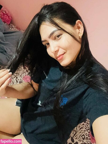 Thais Aruna naked model photos