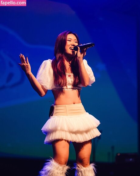 Claudia Tan star naked photo