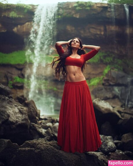 Malavika Mohanan best model img