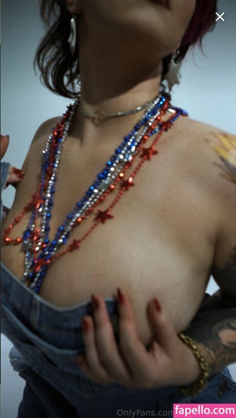 EmeryEXP high quality actress pic