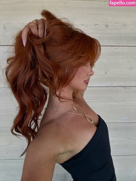 Julia Hatch free actress pictures