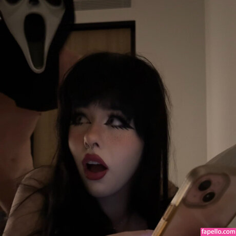 Lar ARose star naked pic