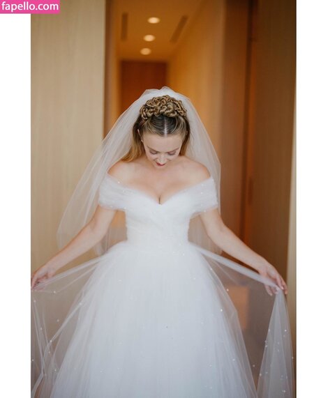 Billie Lourd hot model gallery