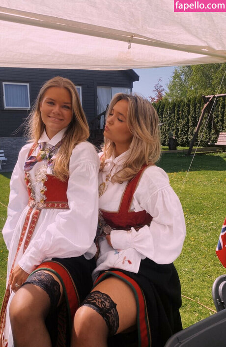 Julianne Larsen model naked archive