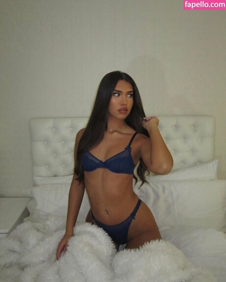 Aaliyah Fairbrother beautiful model img