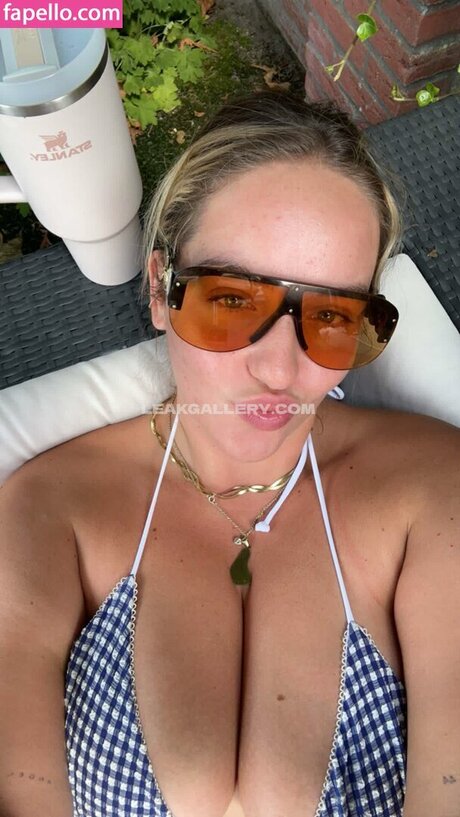 JoannVdHerik sex model image