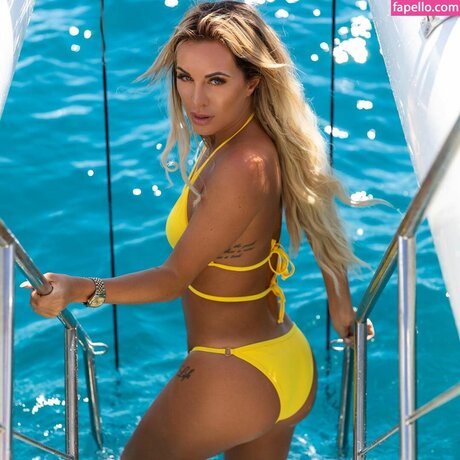 Carina Dahl art model image