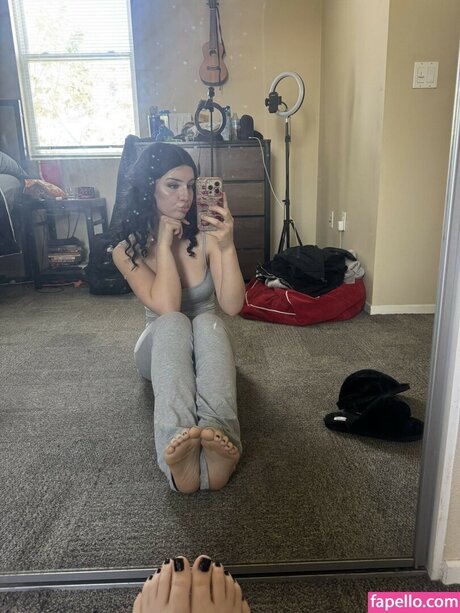 hldmahnd nude model picture