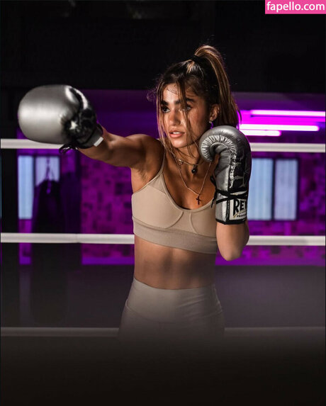 Rayna V pornstar erotic pics