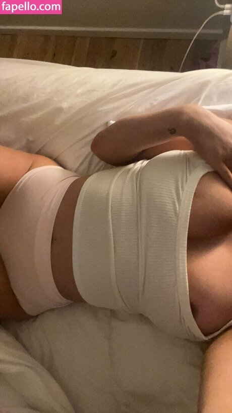 tenielleburgess sexy star archive