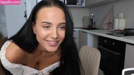 Want Emma nude model picture