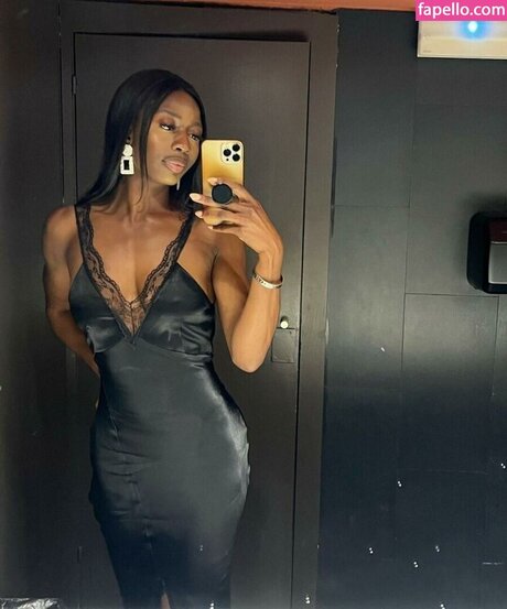 khaddisagnia hot pornstar image