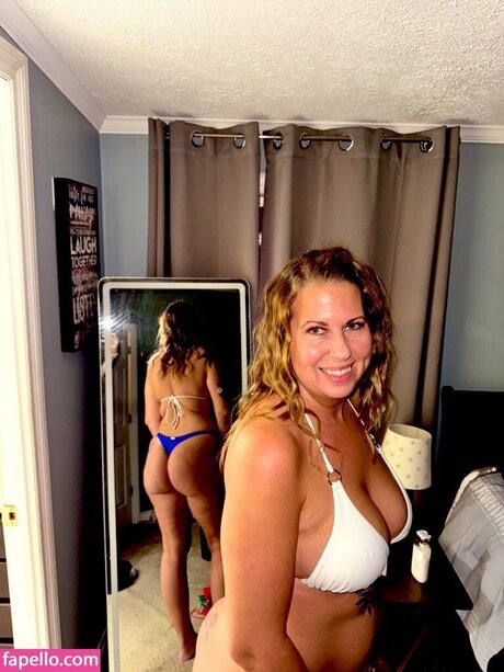 brookestone24 beautiful model picture