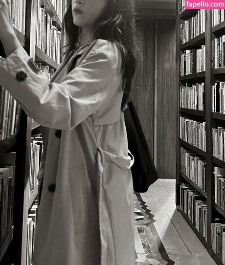 Om4ly naked model image