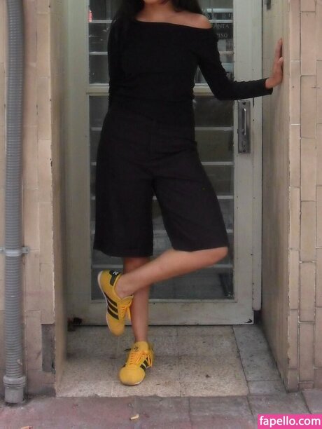 Om4ly hd model image