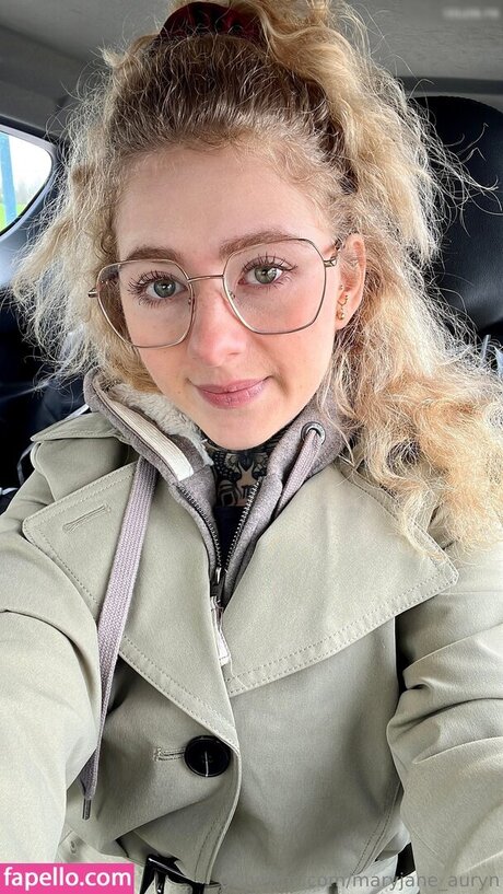 MaryjaneAuryn star beautiful pics