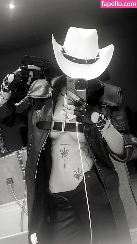 red goldenretriever model image