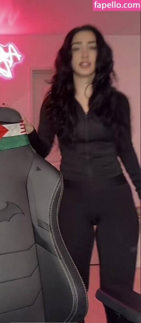 adolladola beautiful actress image