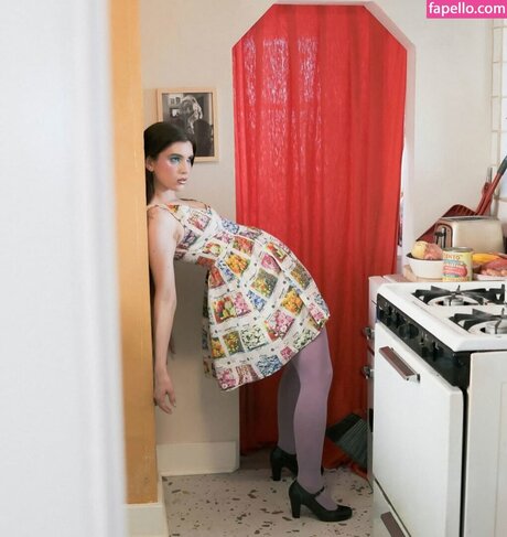 HeyMissTeacher sex model pics