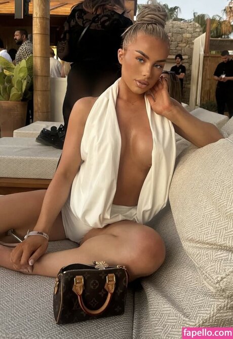 Holl Elizabeth model perfect photos