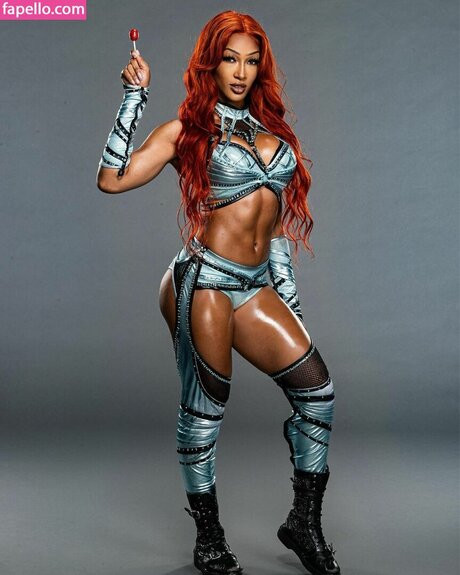 Mara Sade perfect model pic