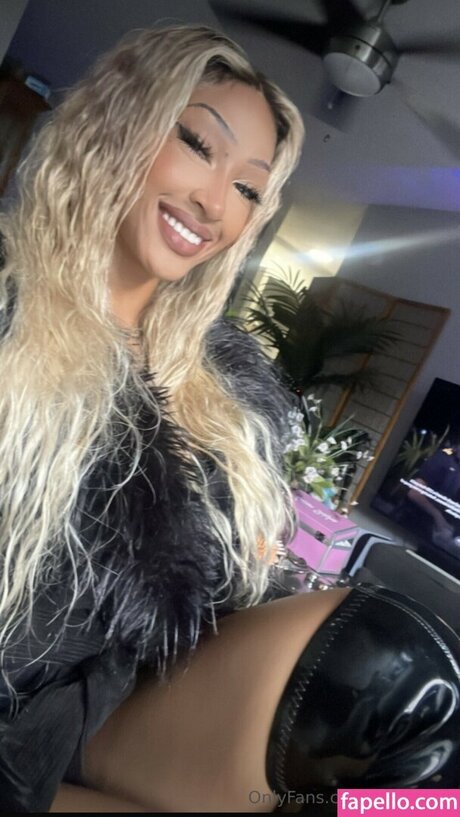 Mara Sade model exclusive pic