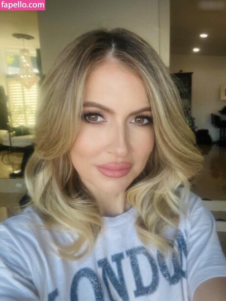 Gigi Dior top star pic