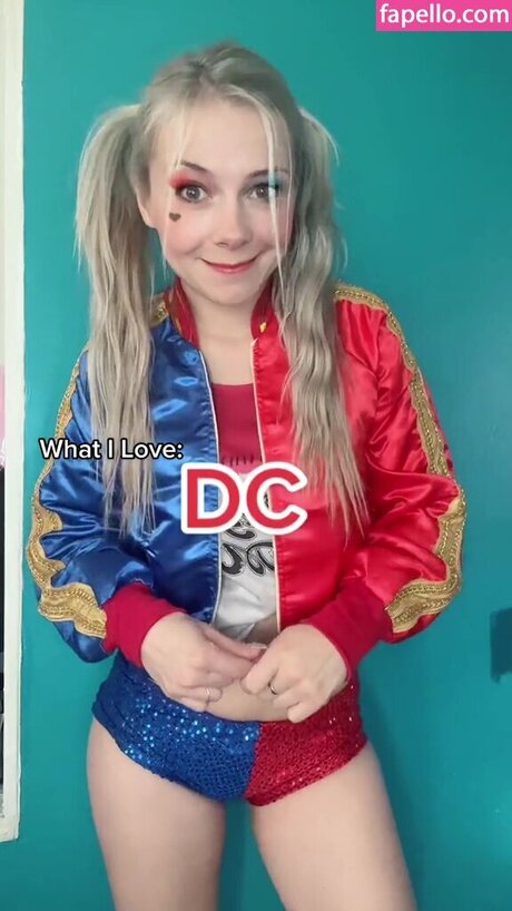 SmileyDani158 model pic