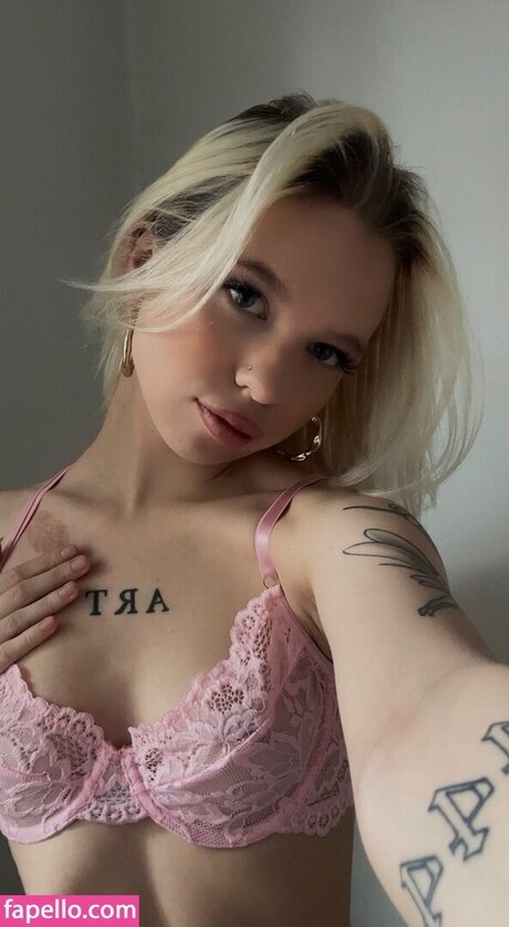 Neea Kuosmanen star erotic pics