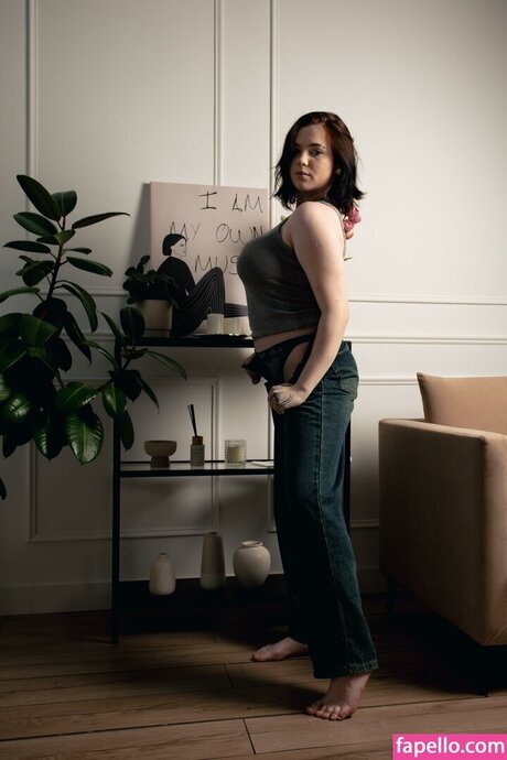 ThuBoppre erotic star pics