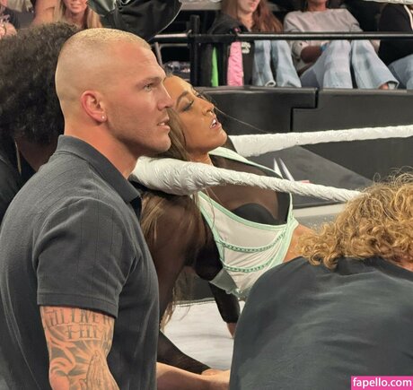 Wren Sinclair model hot pics