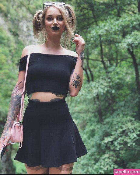 Emma Olofsson model hd img