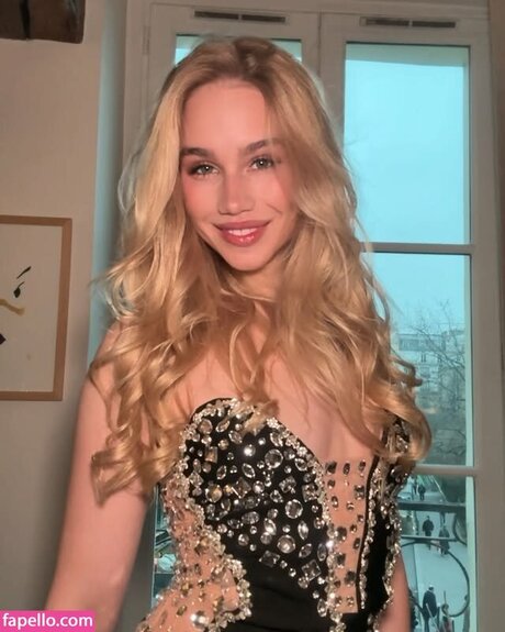 Colette Cherry model erotic photo