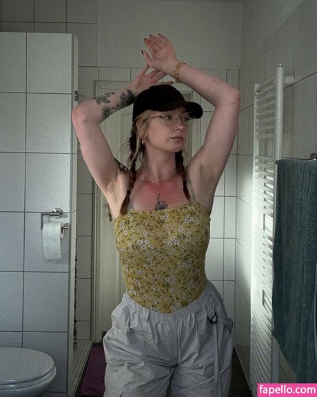 Kiras note star nude photo