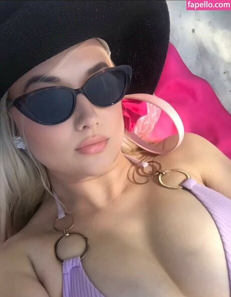 Amber Koltzow Bastick xxx model pictures