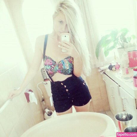 Amber Koltzow Bastick naked star galleries