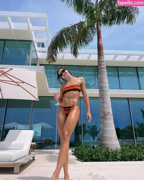 Katie Douglass naked model img