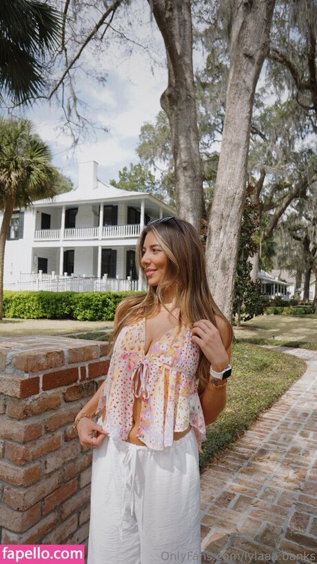 dehlilah banks pretty star picture