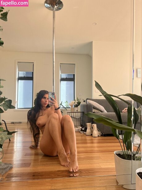 Zoe Pattison star hd img