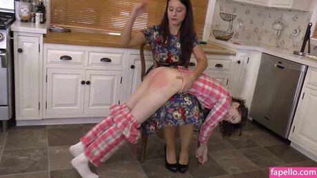 Sarah Gregory star nude archive