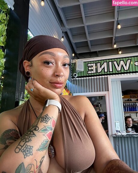 artless space model beautiful img