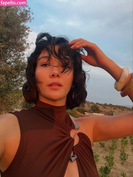 Ayb ke Pusat star best photos