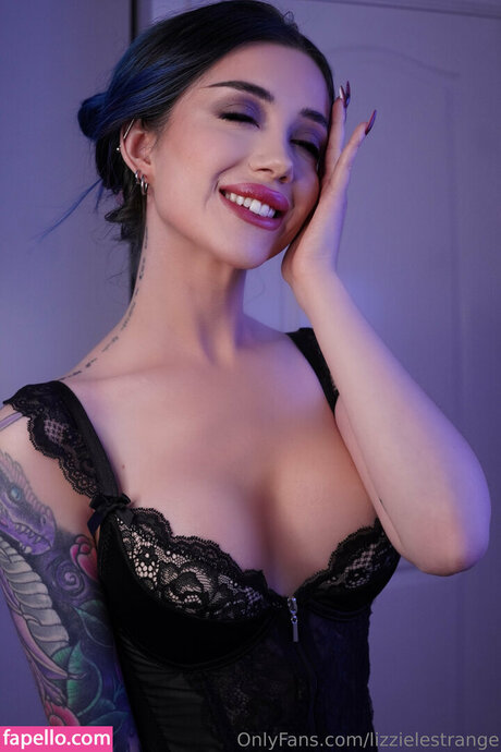 LizzieLestrange star naked pics