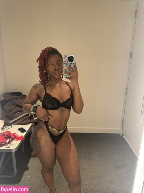 Locdbree sex model image