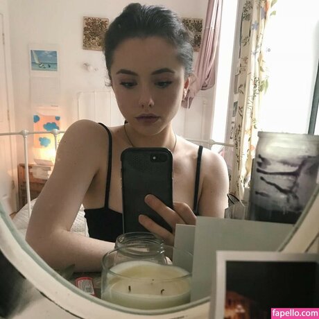 Lily Mo Sheen nude actress pictures