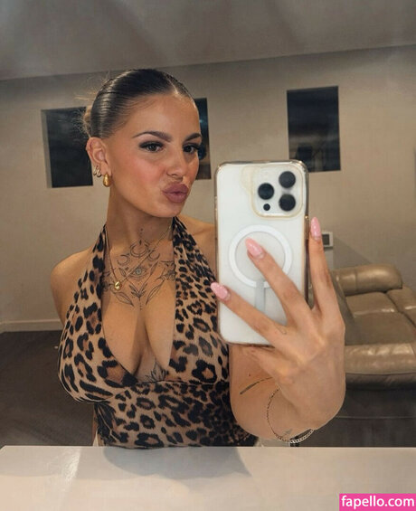 tayschubertt xxx star pics