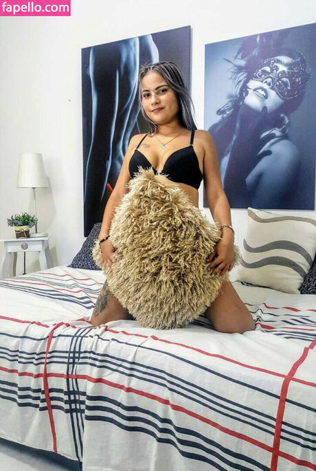 Sofievans nude actress pictures