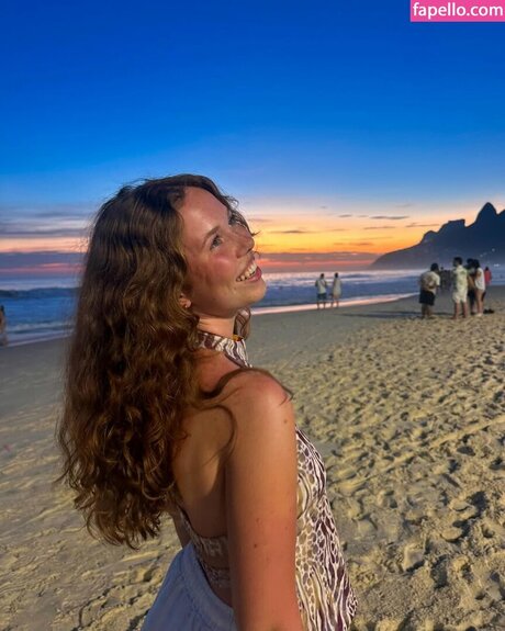 Rhode Kok star beautiful pictures