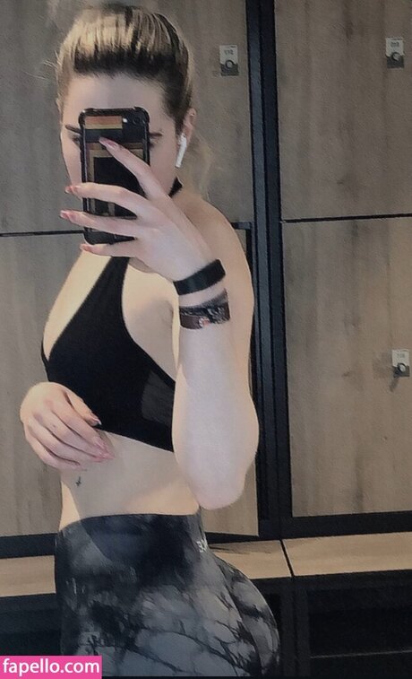 sky stn_ erotic model gallery