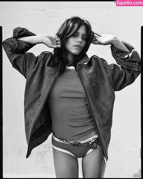 Jenna Ortega model hot photo